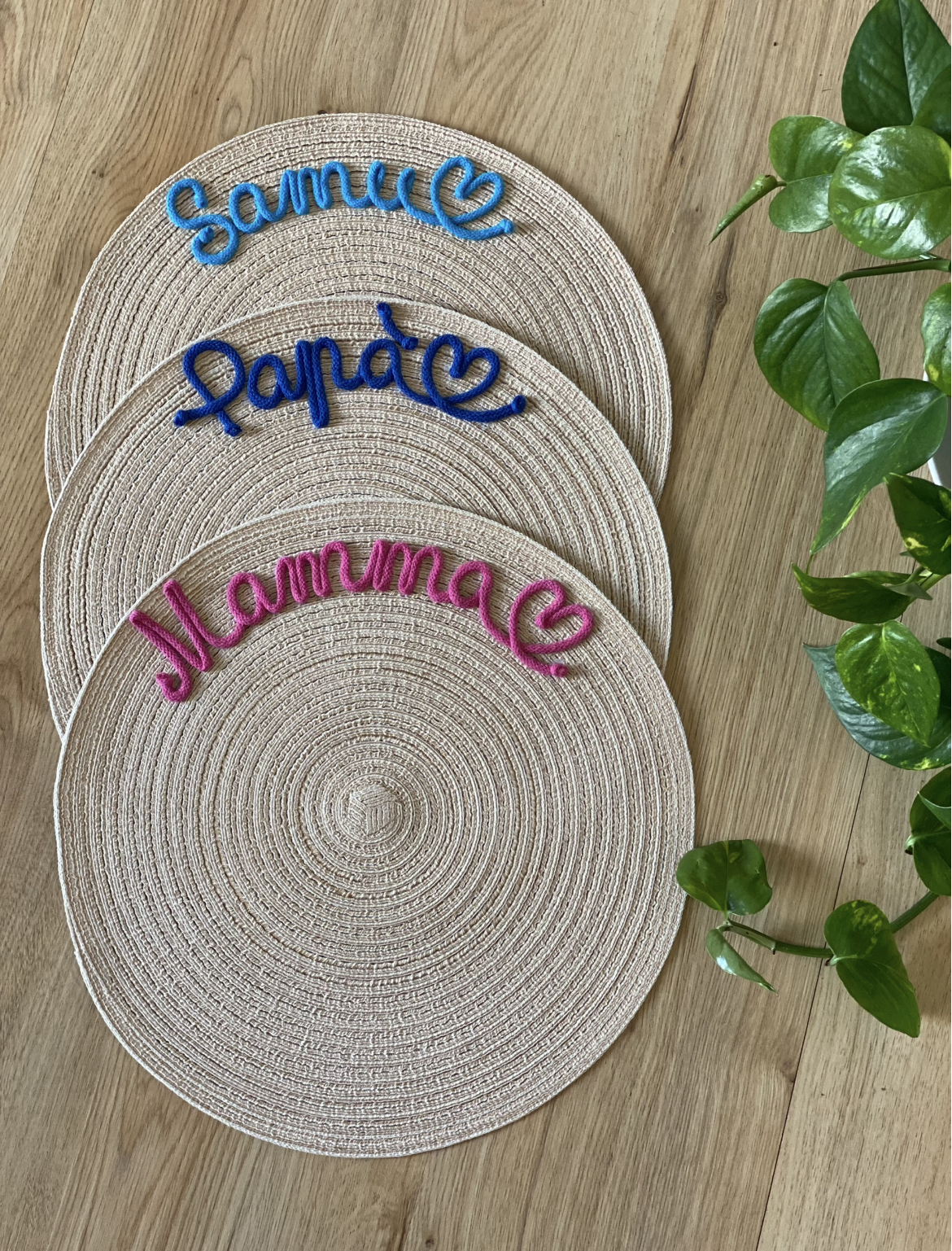 tovagliette personalizzate con cuore corda e scritta Papà e Mamma. Ideali come regalo per la famiglia. 